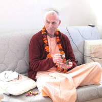 КАК ПРОЖИТЬ В ЭТОМ МИРЕ? Вопросы и ответы Шри Шримад Мурали Мохана Махараджа КАК ПРОЖИТЬ В ЭТОМ МИРЕ? Вопросы и ответы Шри Шримад Мурали Мохана Махараджа