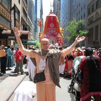 2017-06-11 Шри Шримад Мурали Мохан Махарадж на Ратха-ятре, Нью-йорк 2017-06-11 Шри Шримад Мурали Мохан Махарадж на Ратха-ятре, Нью-йорк